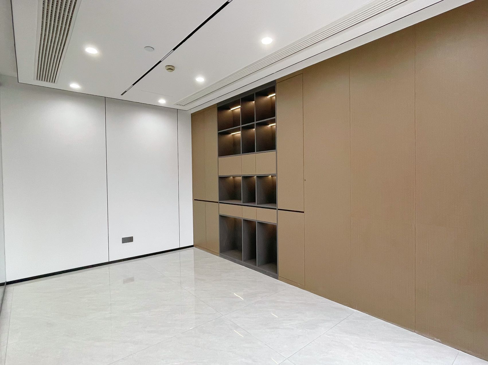 金融城甲级写字楼 按套出租 户型方正 4隔间18工位 低区看交子环 利用率高 东方希望中心办公室出租