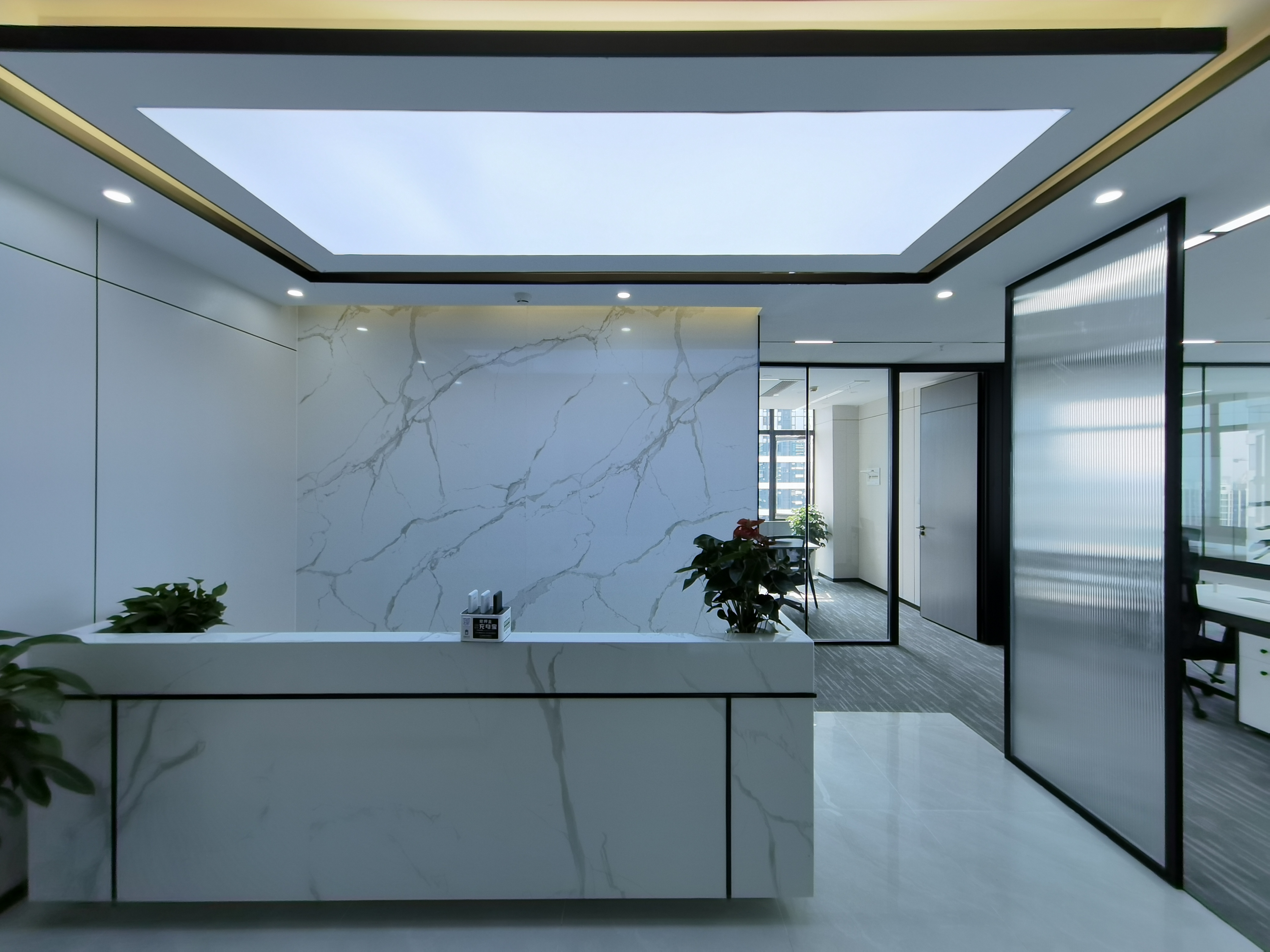 成华区近理工大学 156平方 3隔间12工位 双面采光 24小时空调 近地铁 龙光世纪中心办公室出租