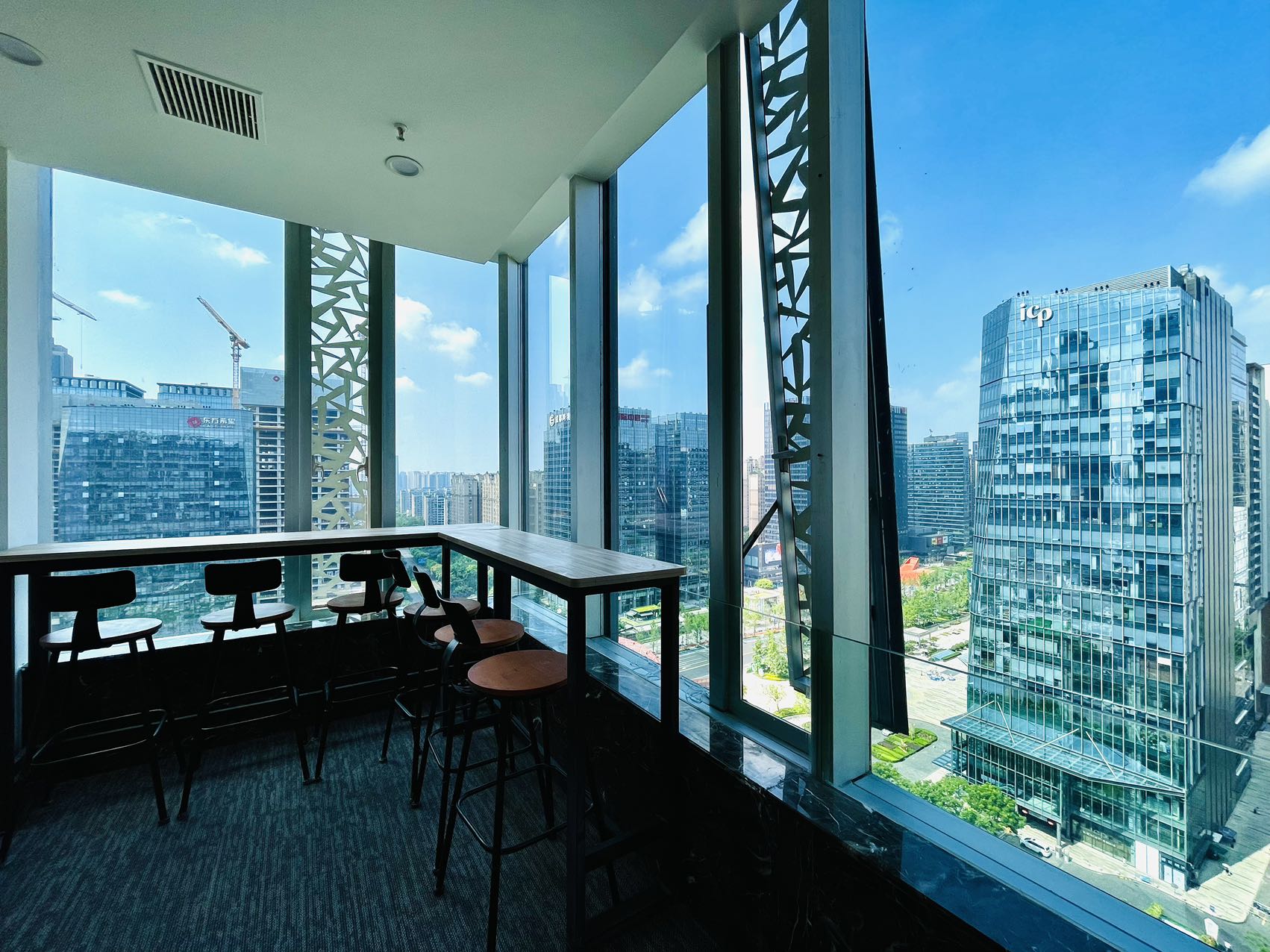 金融城甲级写字楼 按套出租 4隔间24工位 视野绝佳 稀缺户型 含物业费 中航国际办公室出租