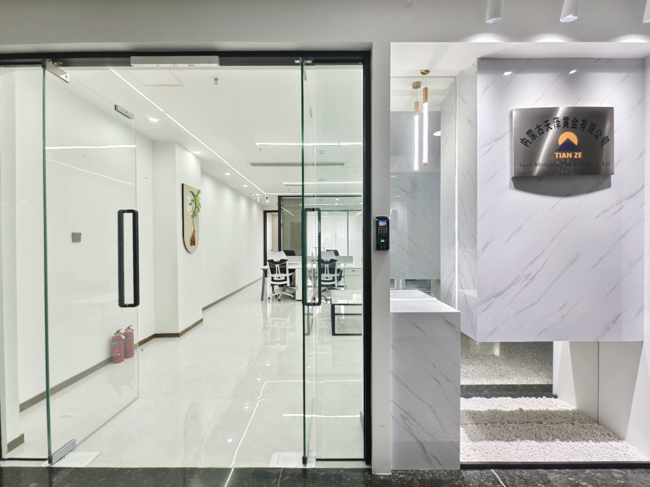 环球中心创业小面积 按套出租 2隔间12工位 大老板间 户型朝外视野巴适 6300元含物业费 创业首选