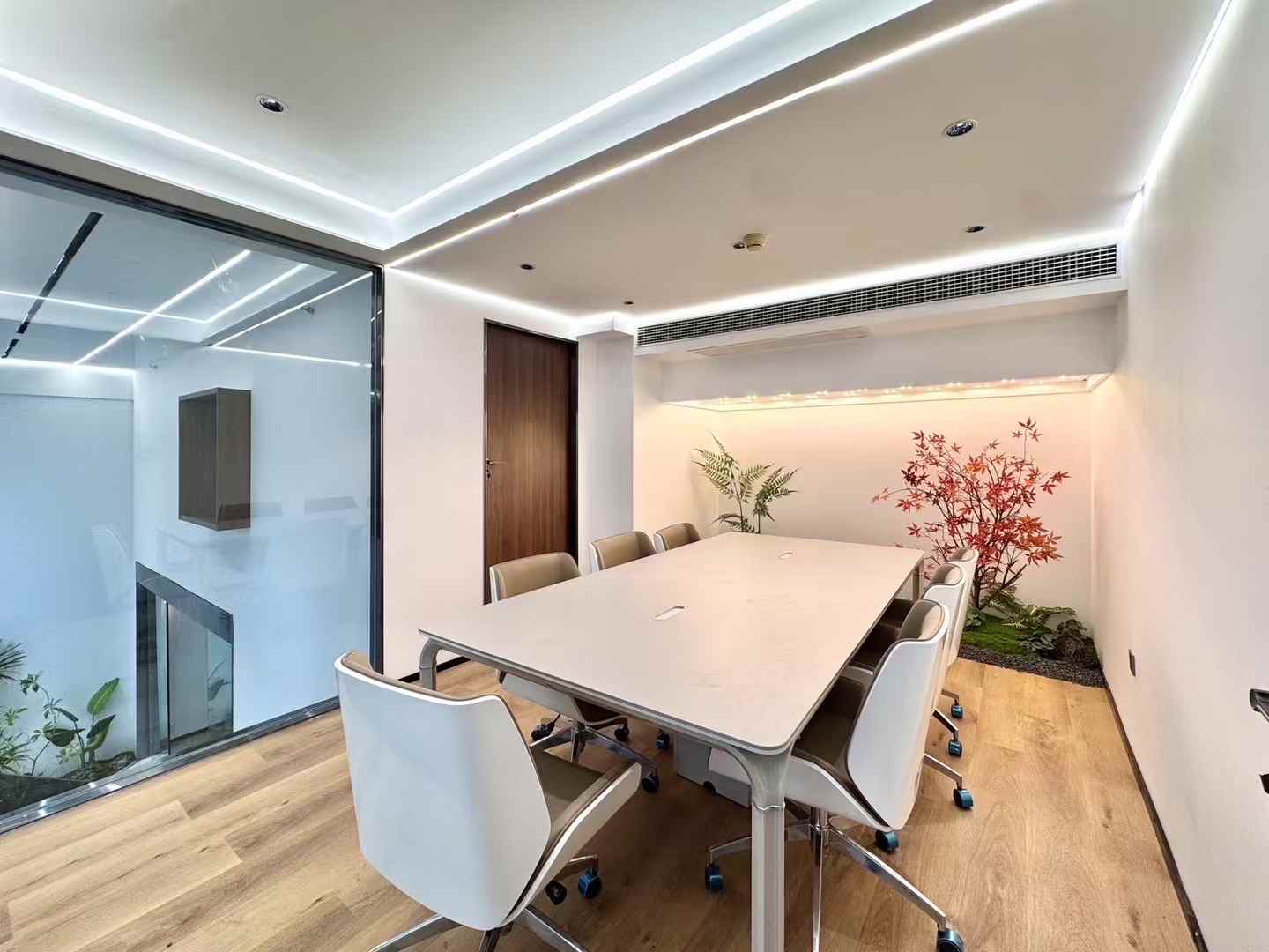 天府三街性价比楼盘 建面195平跃层户型 实得350平+ 24小时空调 7隔间50+工位 福年广场办公室出租