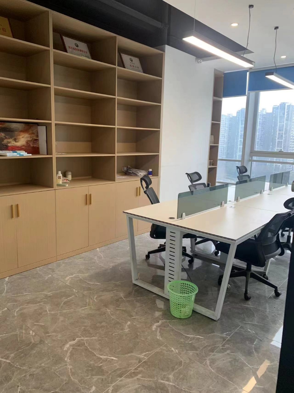 成华区7号线双店路地铁口 甲写精装好房 325平 6隔间30工位 特价出租 奥园国际办公室出租