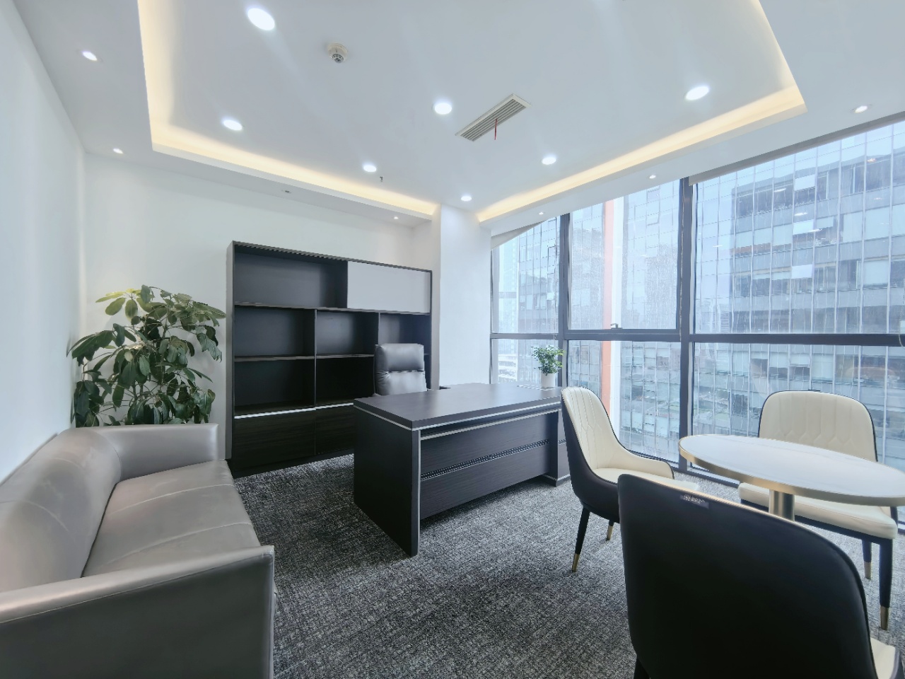 攀成钢东大路地铁口 套租双面采光 5隔间30工位 24小时空调 报价含物业费 蔚然中心办公室出租