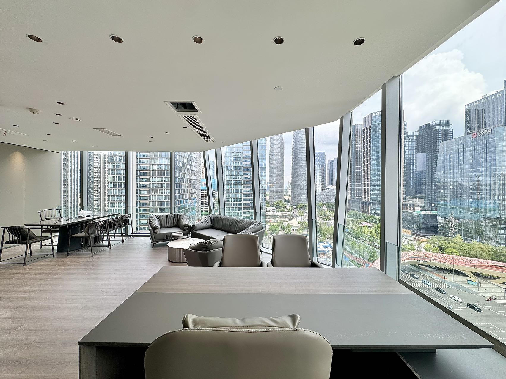 金融城接待好房 按套出租 含物业费 7隔间16工位 东南双面采光 看双子塔交子之环 誉峰国际办公室出租