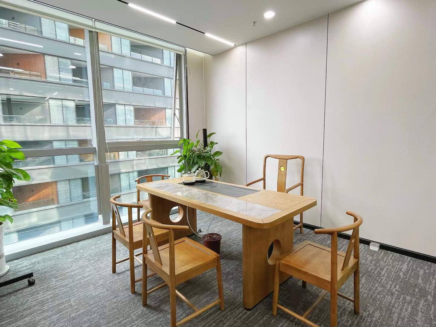 金融城誉峰国际M3电梯口小户型 3隔间16工位 24小时候空调 工作时间灵活 昭示性好 誉峰国际办公室出租