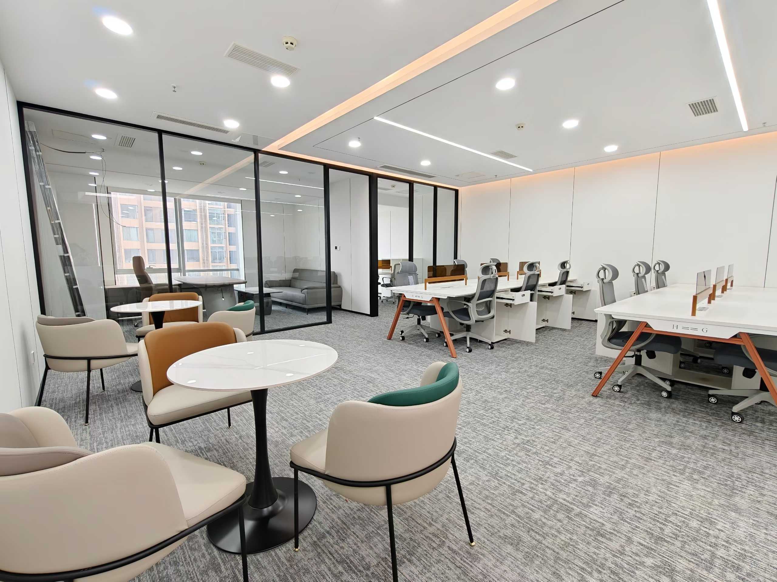 天府二街 整栋运营楼盘 176平方 2隔间18工位带接待区 大小面积均有  拎包入住 雄川金融中心办公室出租