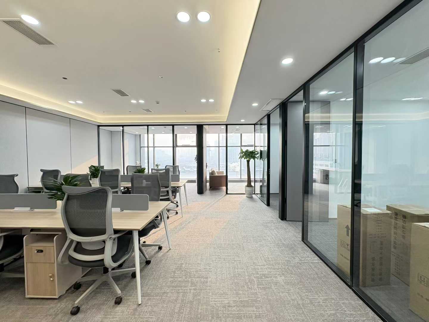 锦江区紧邻火车南站 骨折价出租 189平 4隔间16工位 精装带家具 创世纪广场办公室出租|锦江区写字楼|锦江区办公室|租小团