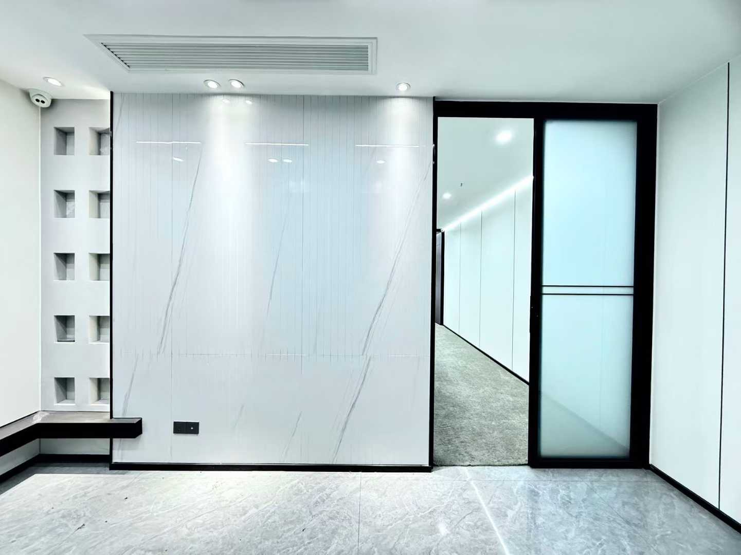 金融城孵化园创业小面积 85平 1隔间12工位带形象墙 三线交汇 24小时空调 小而精致 中航国际交流中心办公室出租