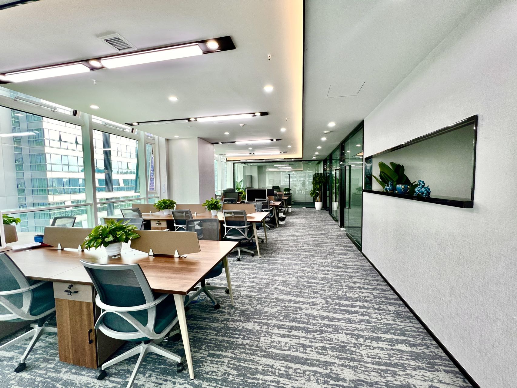 高新区天府三街莱普敦中心精装450平办公室带家具 户型方正 采光通透