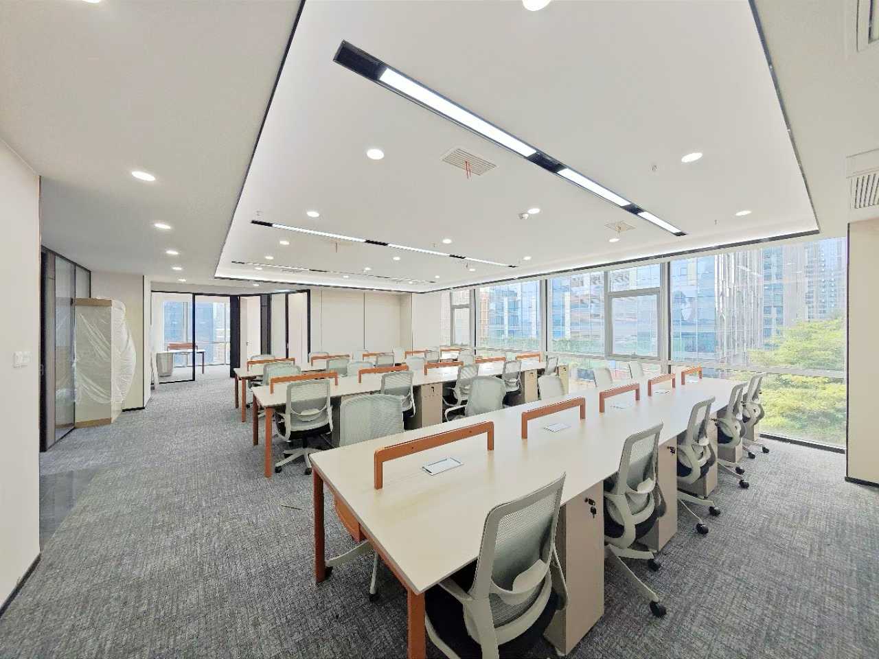 高新区孵化园三线交汇 核心CBD 290平 5隔间20工位 采光巴适 24小时空调含能耗费 视野巴适 嘉润国金办公室出租|高新区写字楼|高新区办公室|租小团