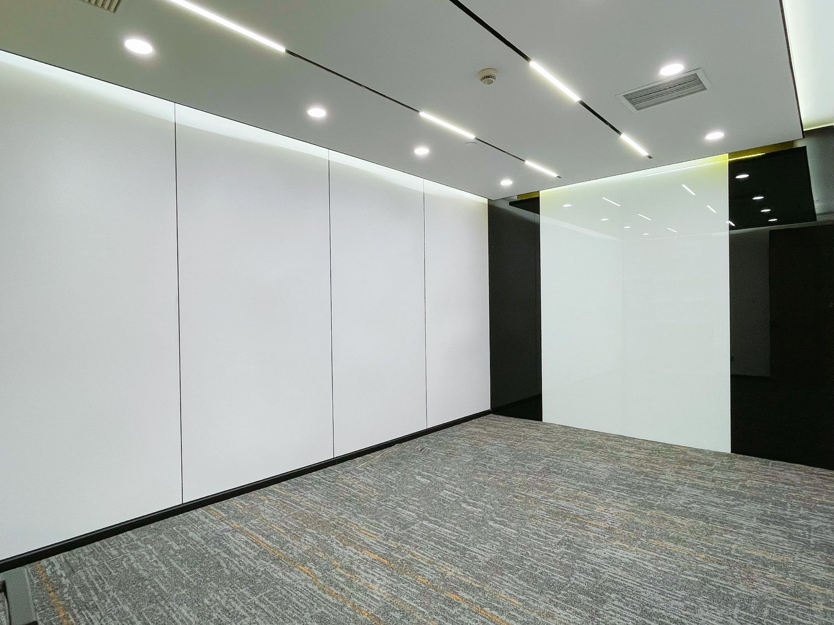 金融城经典小户型 3隔间1会议室12工位带前台 视野巴适 带家具 报价含物业费 东方希望中心办公室出租