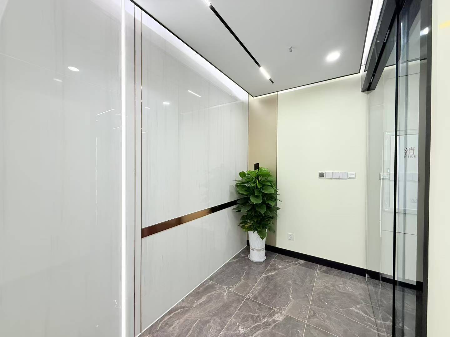 人民北路地铁口 高区装修视野巴适 183平 4隔间18工位 带共享配套 北成8号办公室出租