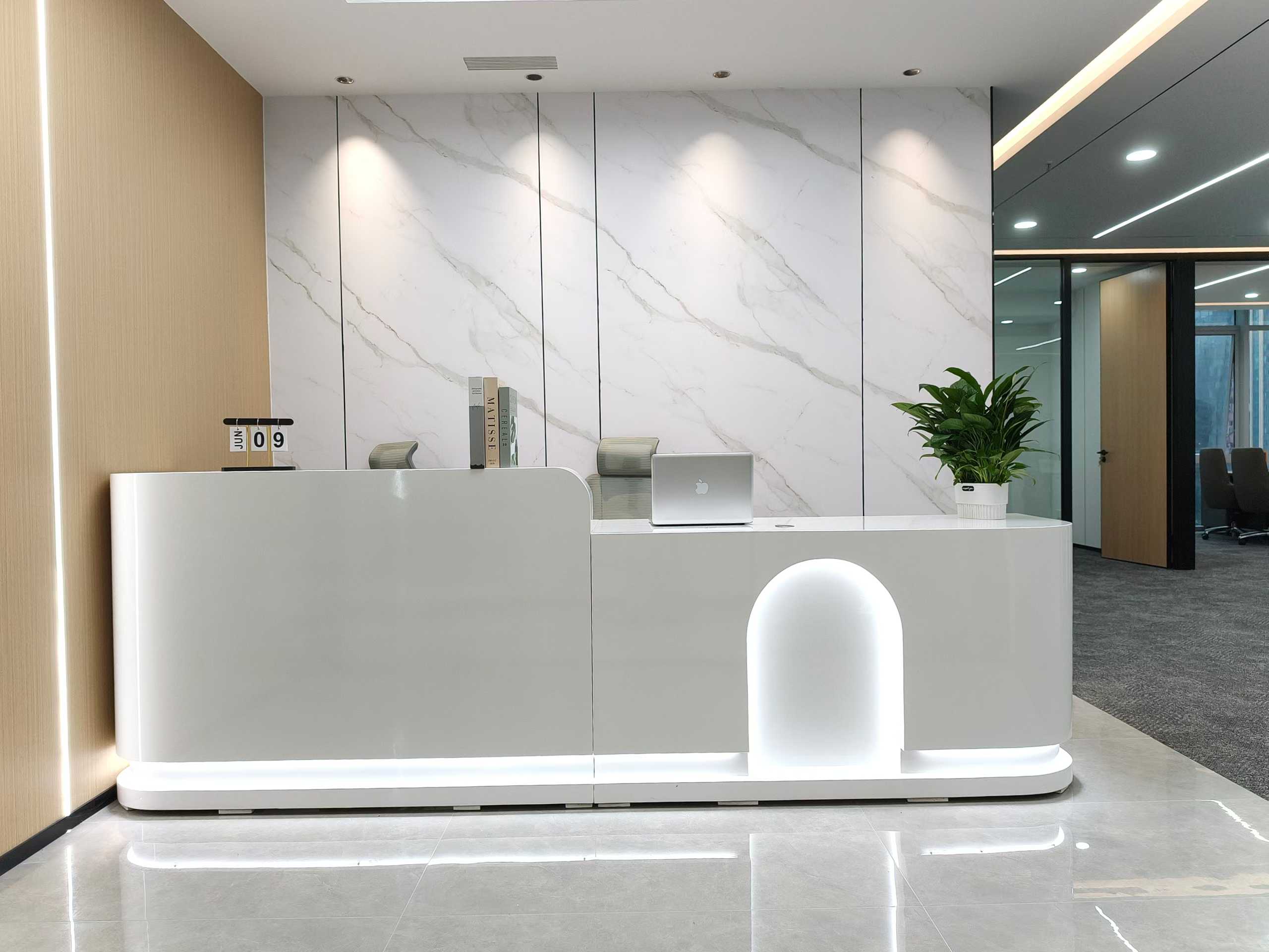 天府二街西南双面采光 334平 4隔间47工位 采光视野巴适 24小时空调自控 雄川金融中心2栋办公室出租