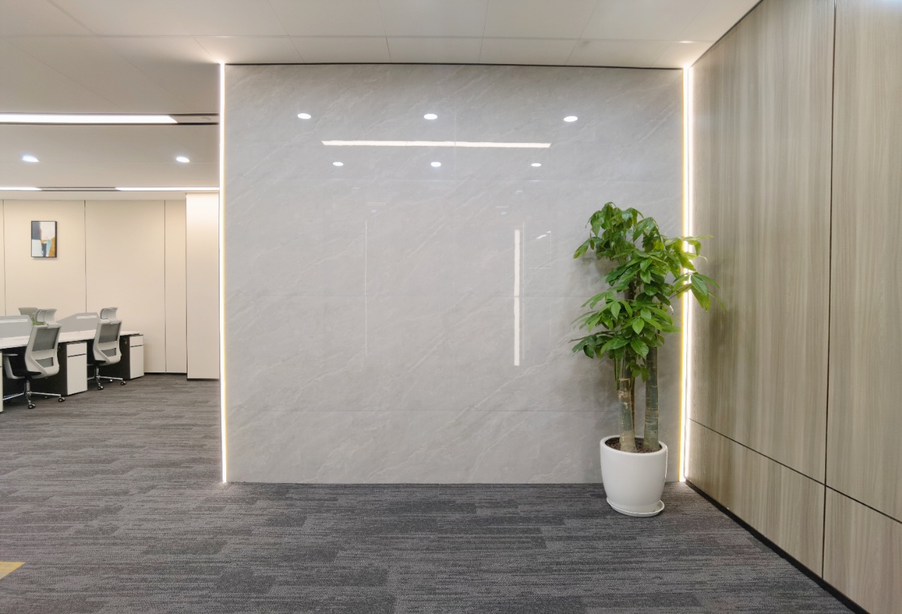 青羊区市中心丰德成达中心240平精装大面积办公室 户型方正 采光非常好 交通便利
