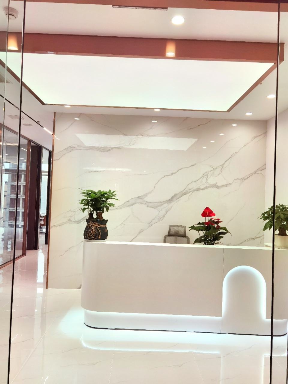 东大路甲级品质楼盘 158平方 4隔间18工位带前台 高档家具 落地窗视野开阔 光环中心办公室出租|锦江区写字楼|锦江区办公室|租小团