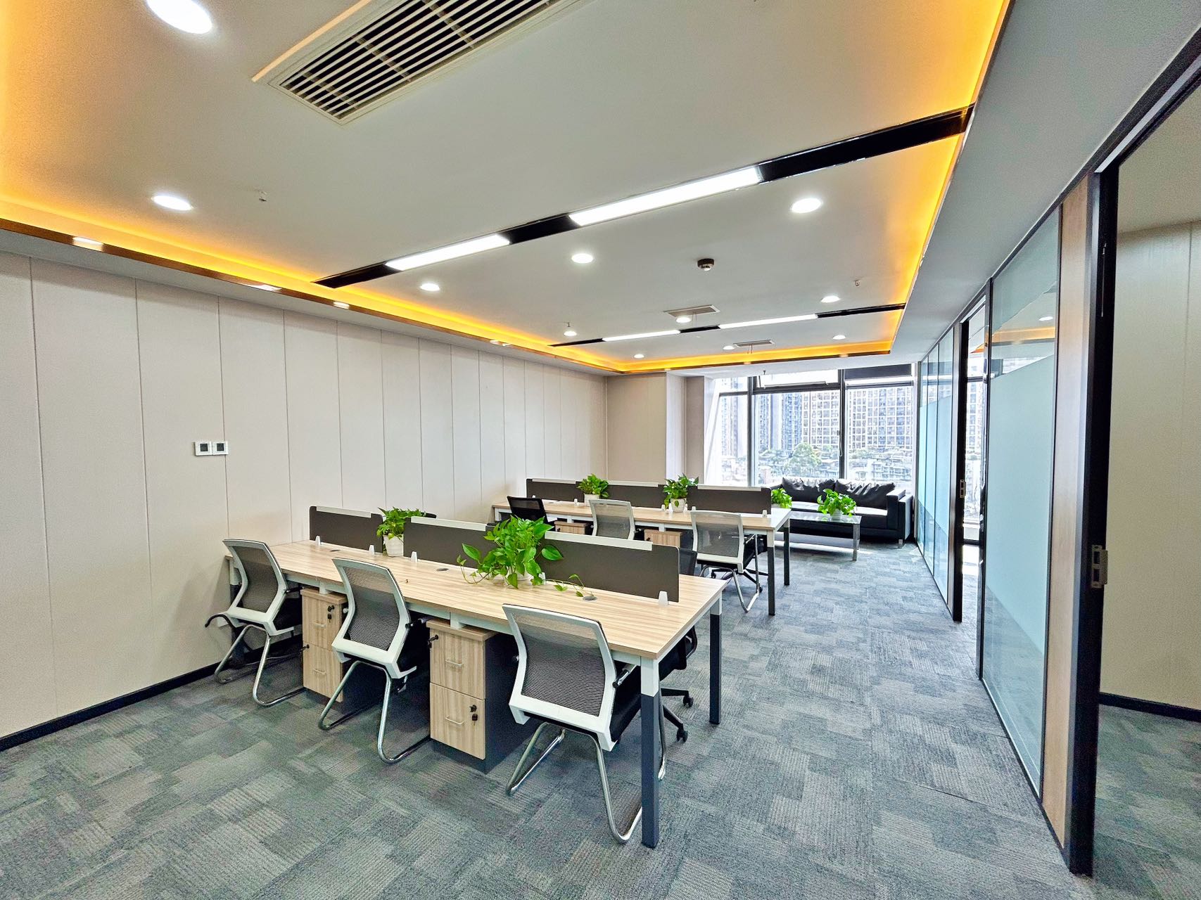 紧邻东郊记忆-杉板桥地铁几百米 136平方 2隔间18工位 视野无遮挡 极品小面积 多弗国际办公室出租