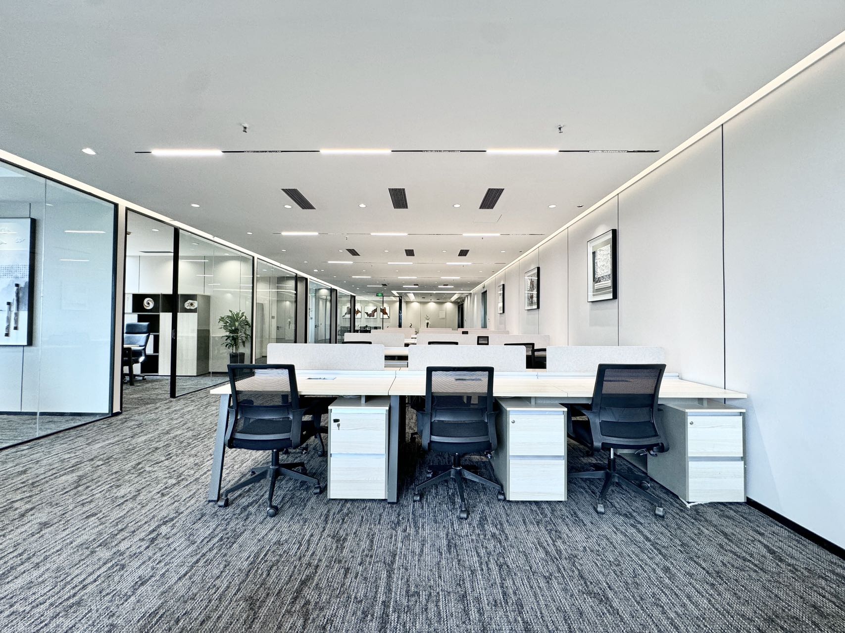 天府二街精装好房 8隔间40工位 双面采光 大气前台 带休息洽谈区 带家具 蜀都中心办公室出租