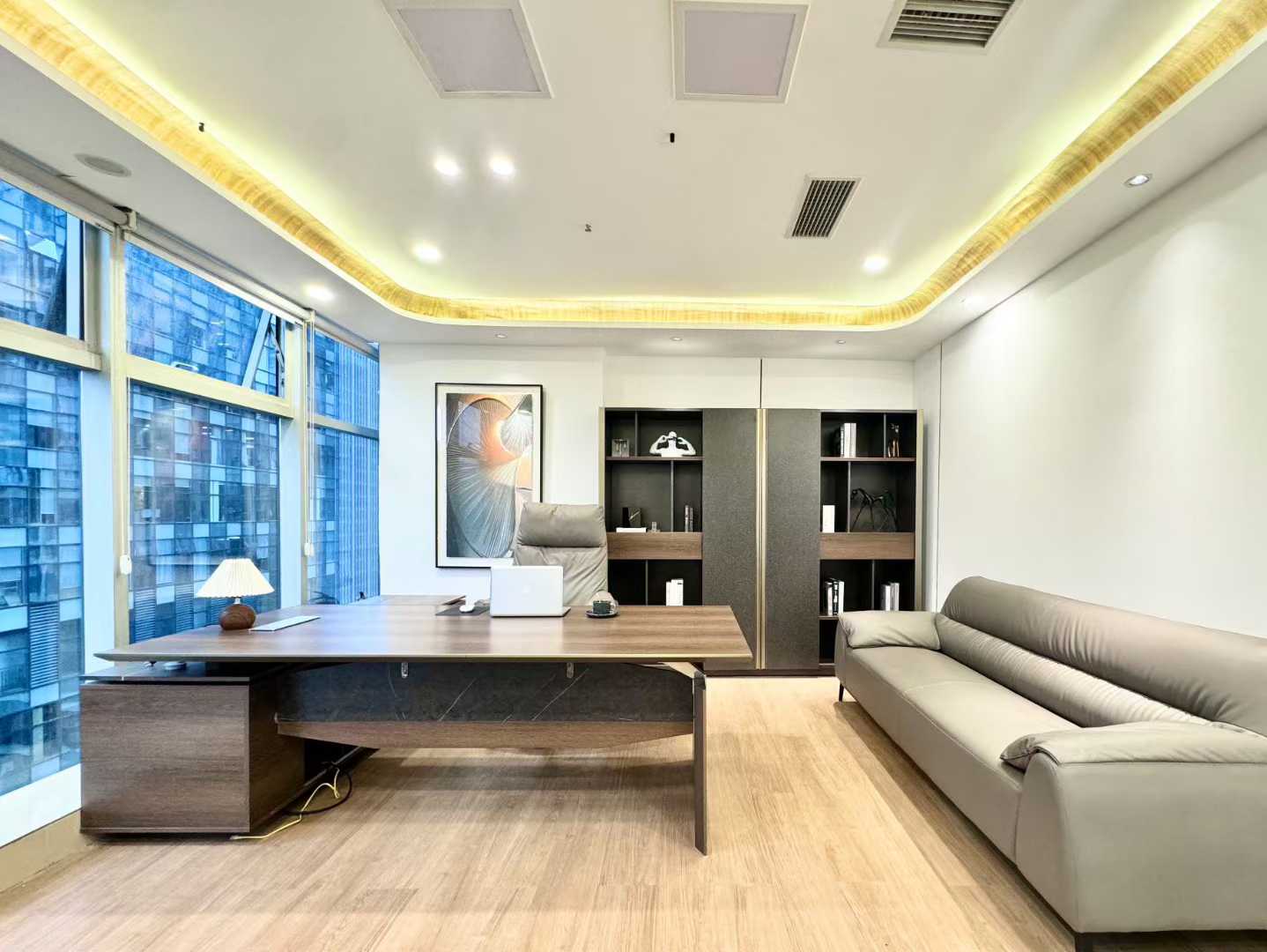 天府三街甲级双面采光 6隔间28-36工位 大气前台彰显形象 近地铁 香年广场办公室出租