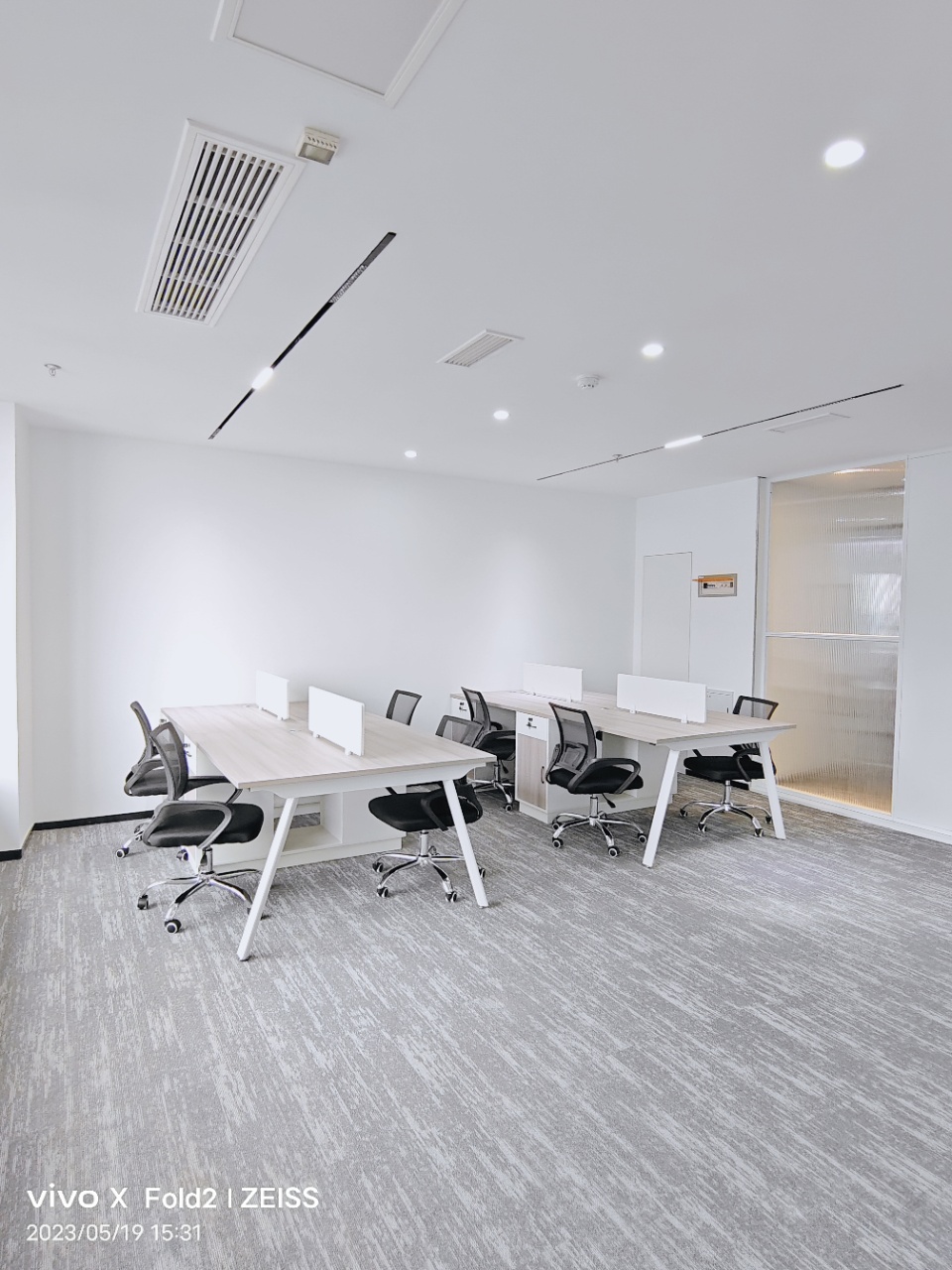 锦江区紧邻高新 6号线金石路地铁五六百米 2隔间12工位 报价含物业费 五冶大厦办公室出租