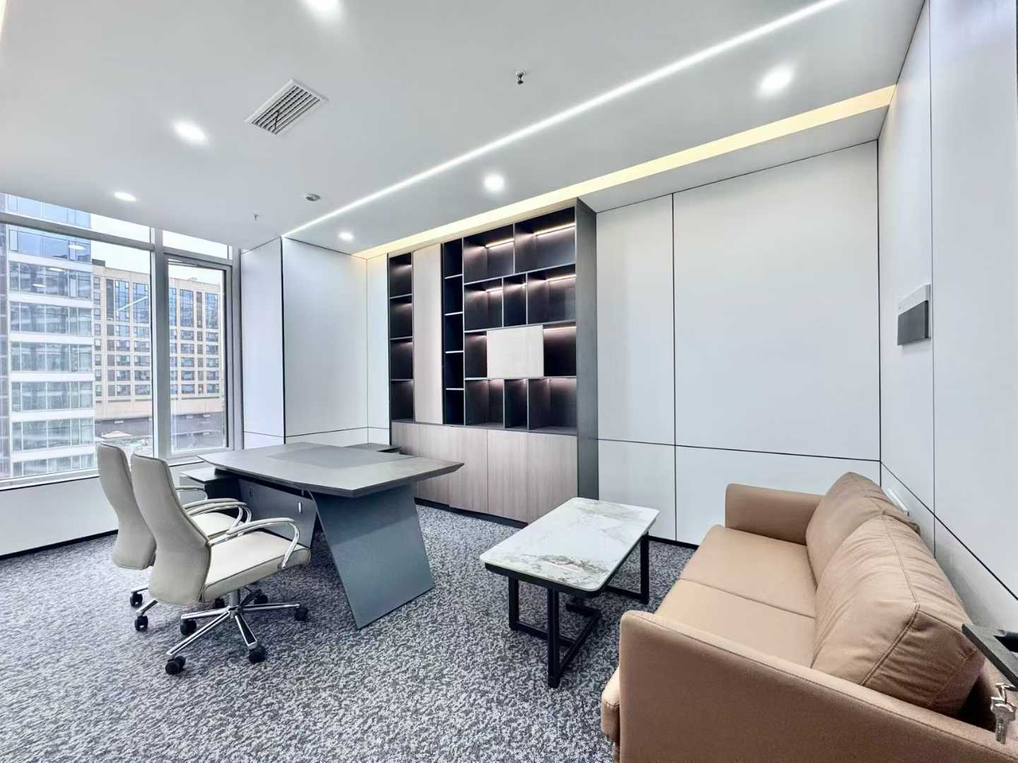 红牌楼广场地铁三四百米 264平方 5隔间12工位 24小时空调 大前台 带接待区 鼎冠中心办公室出租