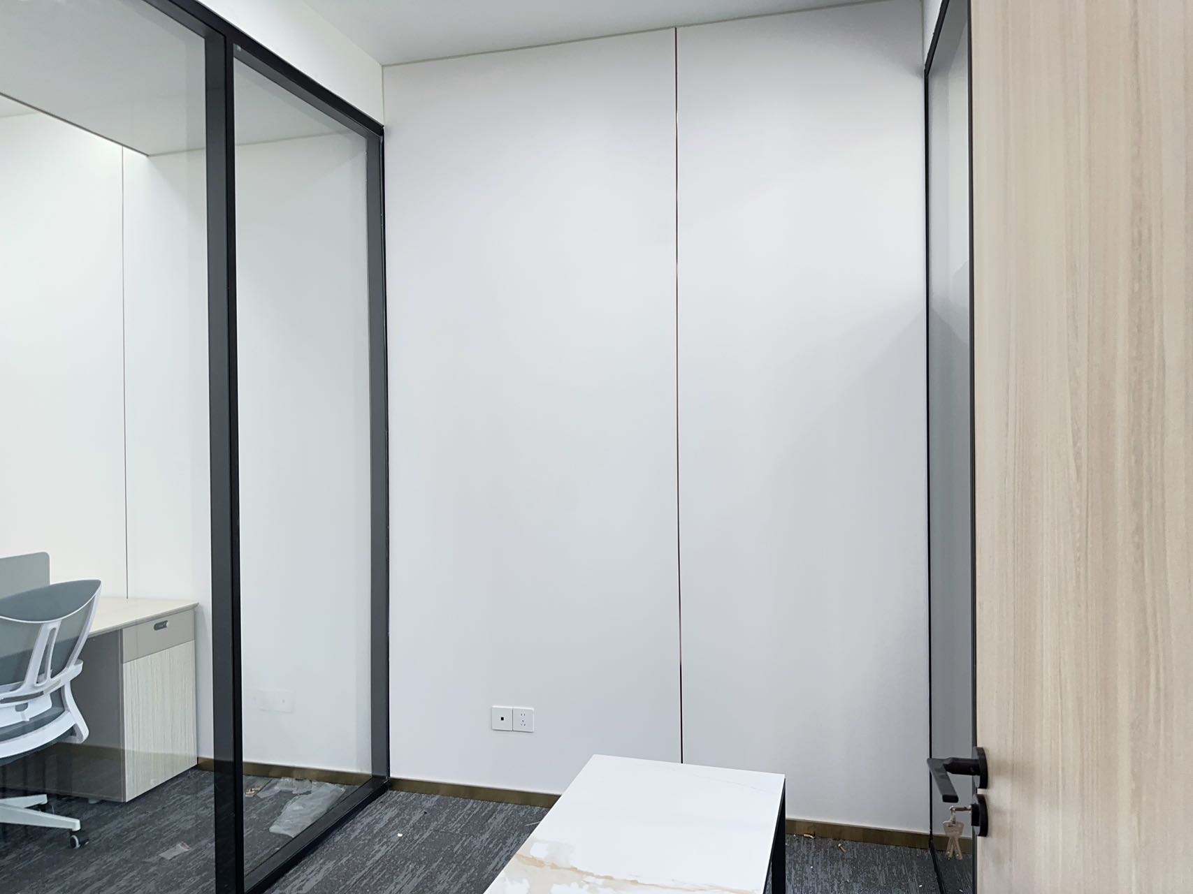 5号线骑龙几百米 创业小户型 按套出租 2隔间8工位 24小时空调 拎包入住 美行中心办公室出租