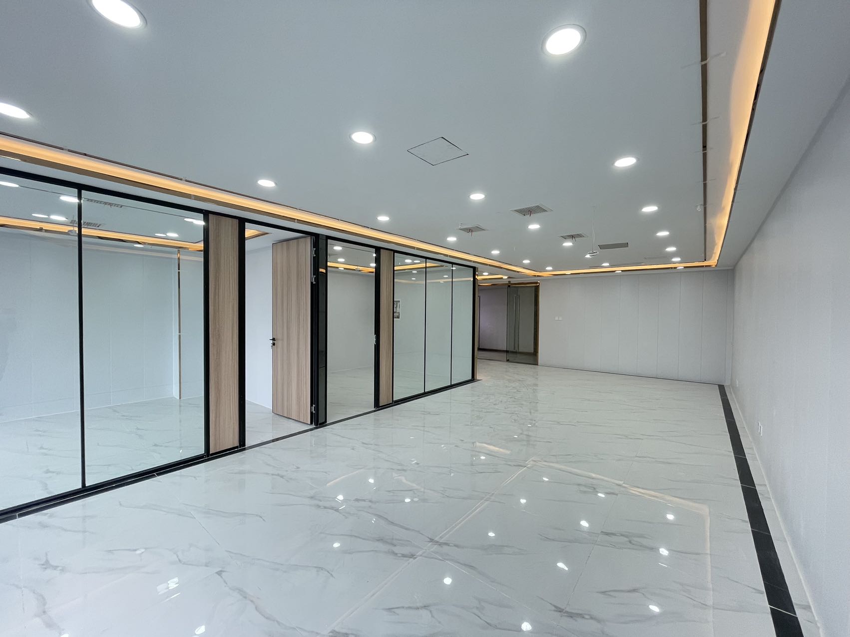 青羊区中坝地铁口光华中心148平精装办公室带家具 户型方正 采光通透