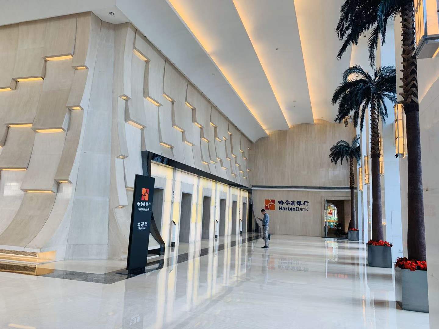 高新双地铁口世纪城站 297平 4隔间20工位  楼王户型 拎包入住 棕榈泉国际中心 写字楼出租