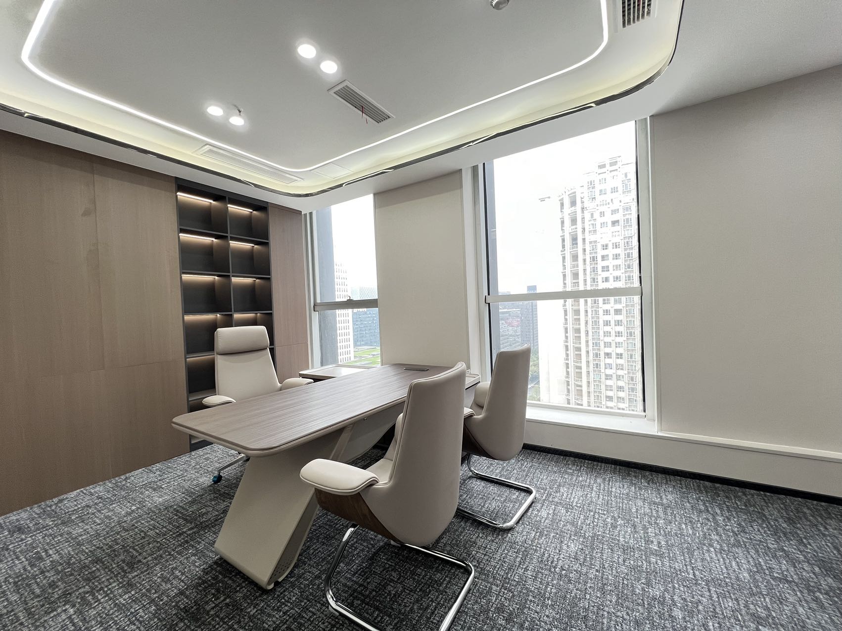 金融城高性价比房源 5隔间30工位 双面采光新装修 利用率高 报价含物业费 布鲁明顿办公室出租