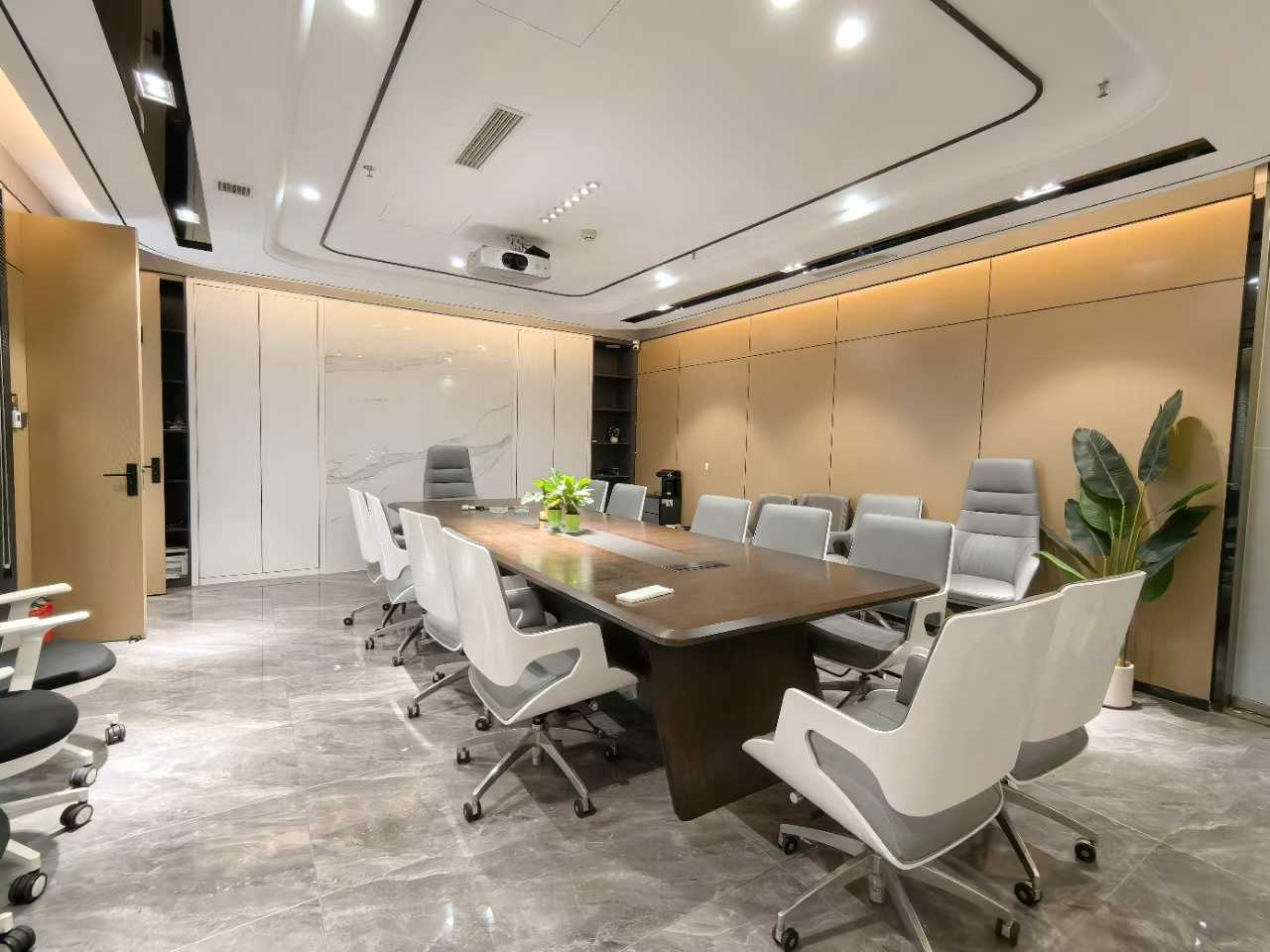 东大路地铁口豪装接待用房 428平方 9隔间12工位 双面采光 高区大老板间 环球都汇办公室出租