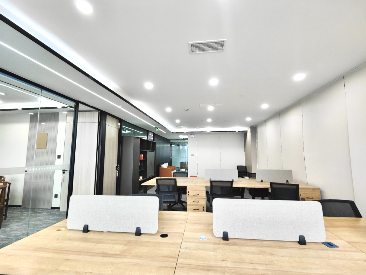 5号线骑龙地铁几百米 高区落地窗 视野巴适 按套出租3隔间18工位 带家具 24小时空调 美行中心办公室出租