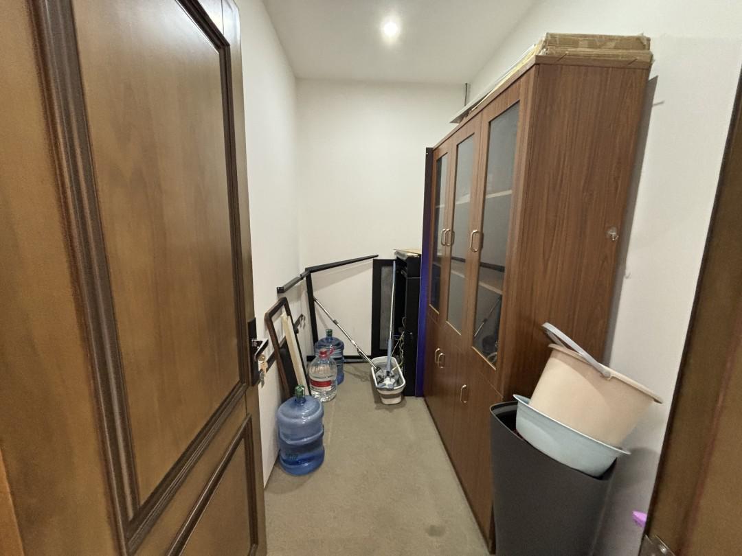 天府二街超甲电梯口户型 大门头昭示性强 335平方 7隔间6工位 60元单价 领地环球金融中心