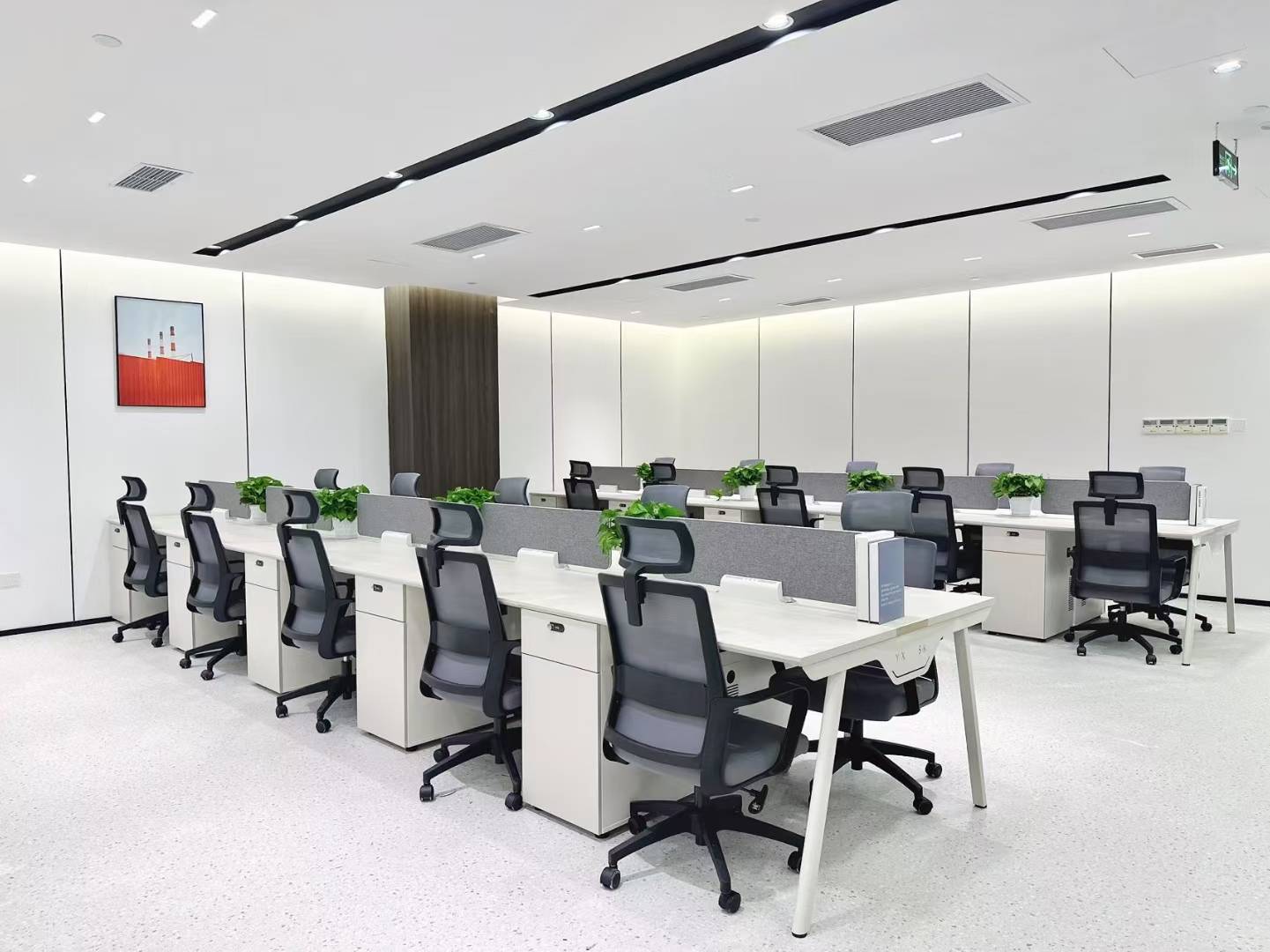 航兴国际楼栋天花板装修 332平 4隔间2储物29工位带前台 报价75元 价格可聊 写字楼出租