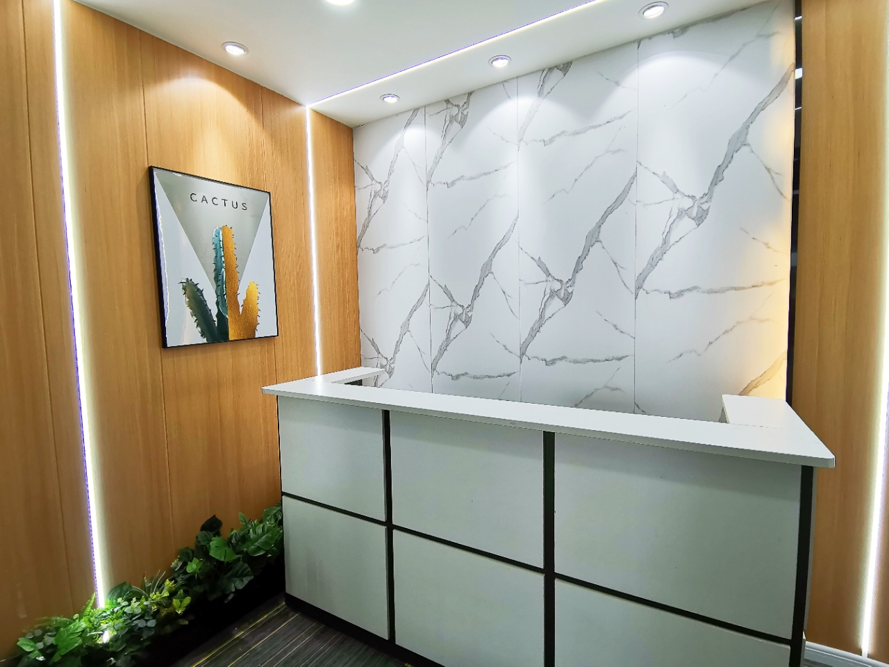 青羊区5号线青羊宫地铁口 120平小面积 3隔间18工位 上下班交通方便  户型方正 浣花香大厦办公室出租