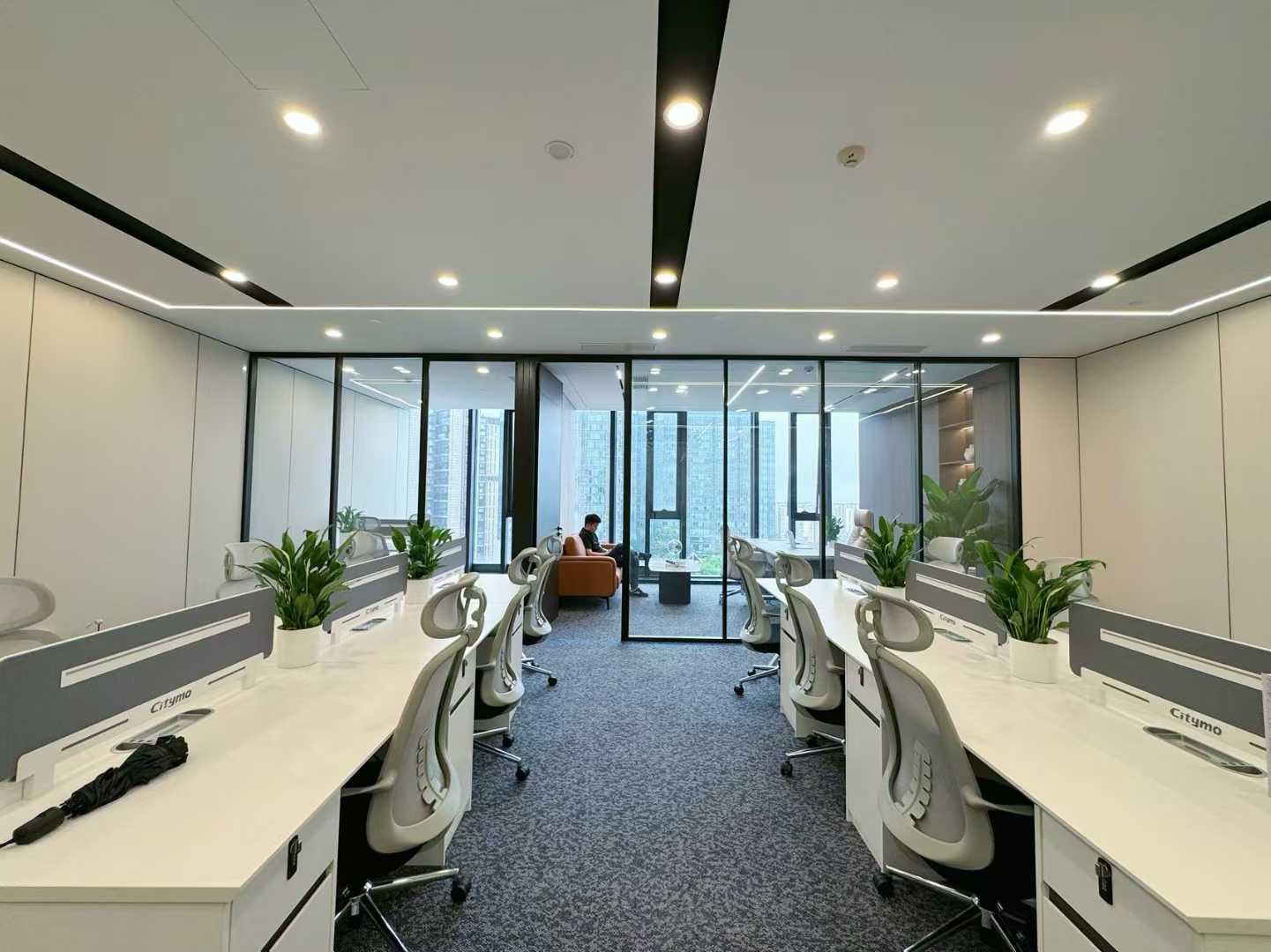 高新区5号线市一医院地铁口 商场配套 交通方便 152平方 3隔间15工位 通山下水 全新打造 仁和春天国际办公室出租