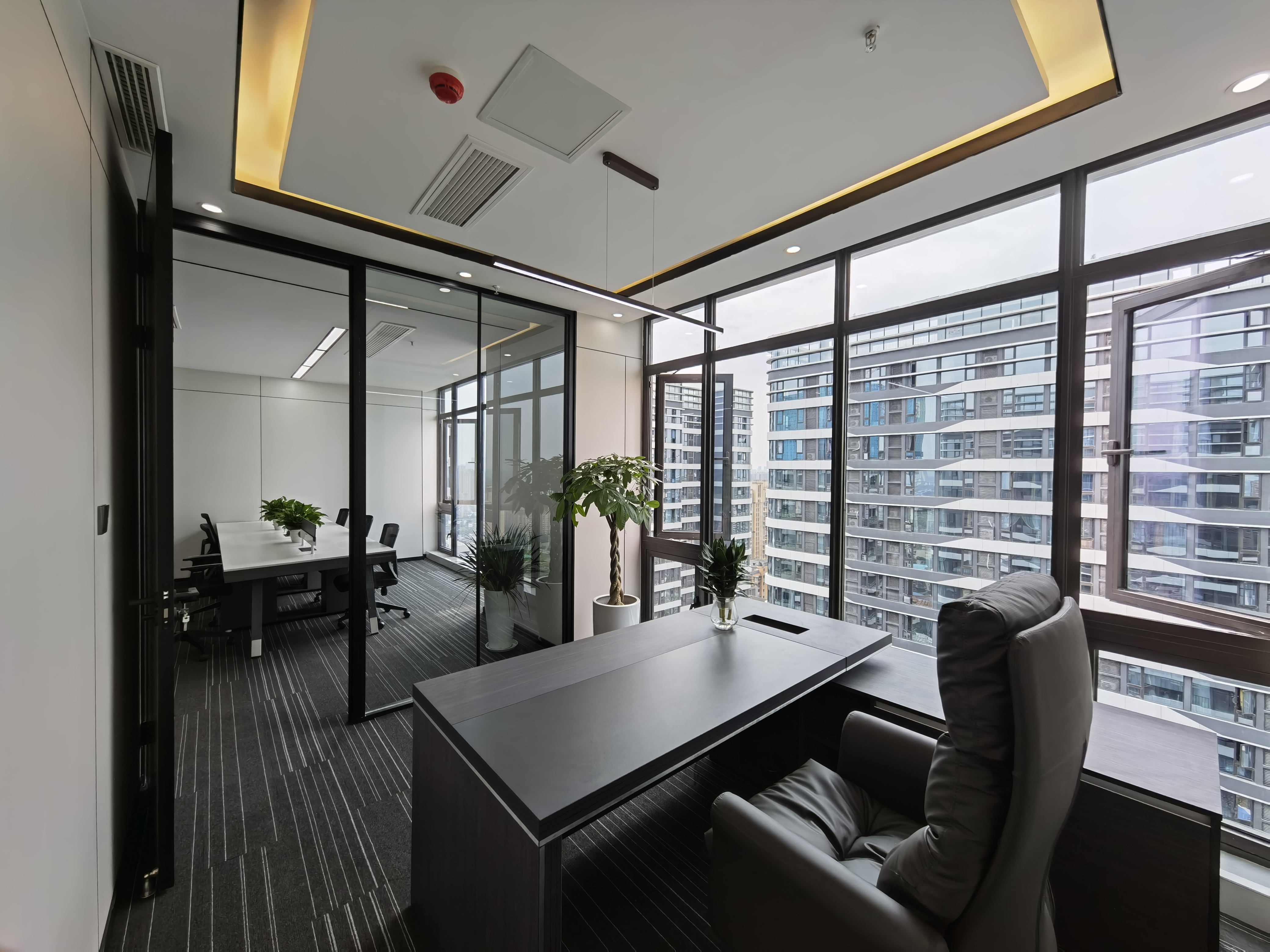 成华区理工大学龙光世纪中心300平办公室出租 精装带家具