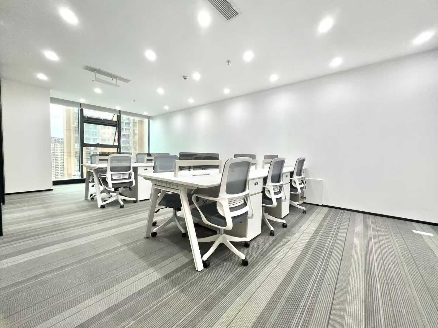 高新6号线张家寺地铁口 整栋打造 电梯口昭示性好 2隔间18工位 24小时空调 落地玻璃 香榭国际办公室 价格可谈