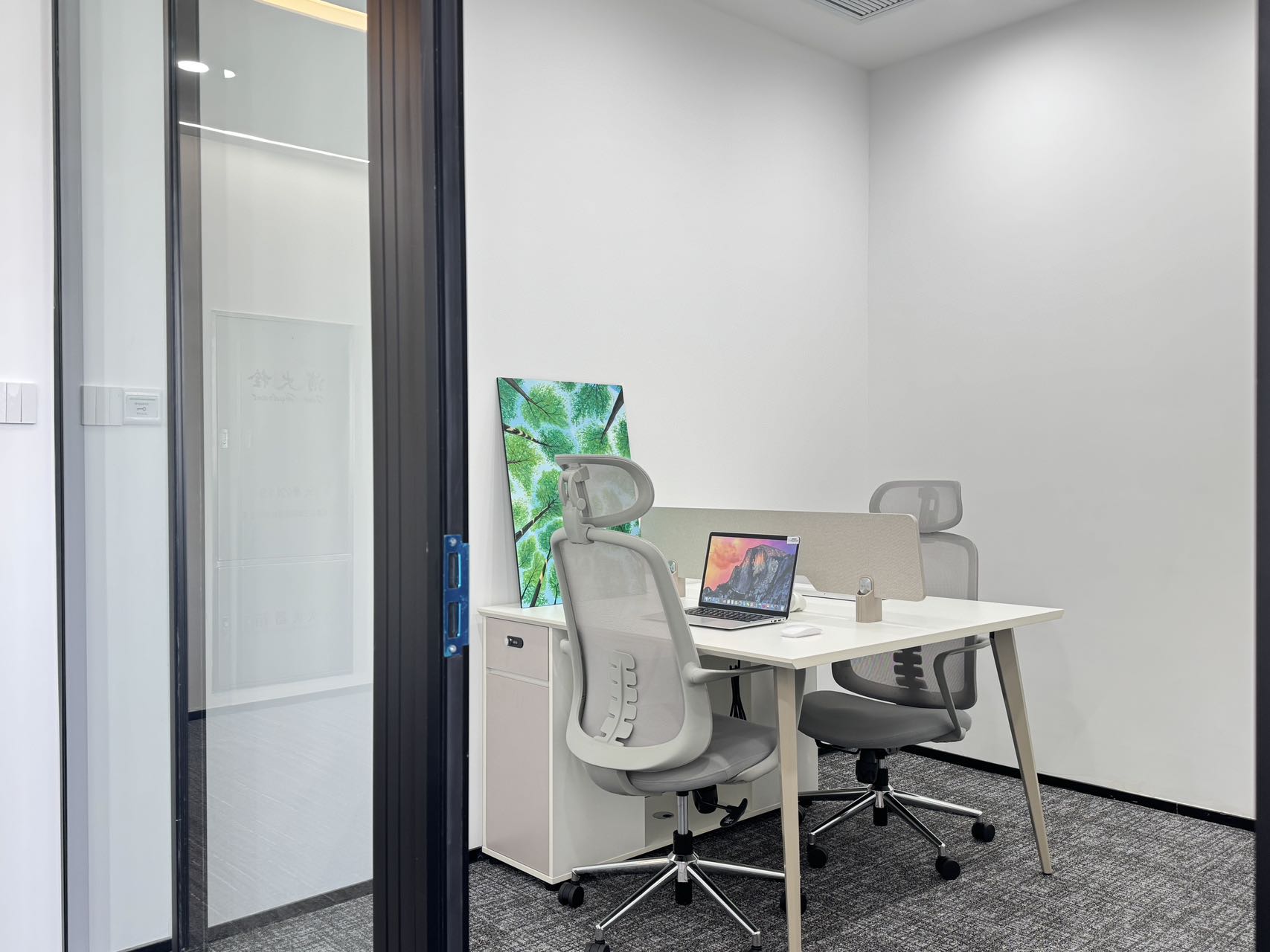 金融城三期 三色路 近地铁 创业小面积 89.4平 2隔间8工位 紧邻共享区 一线江景 服务式办公 德塔科创中心办公室出租