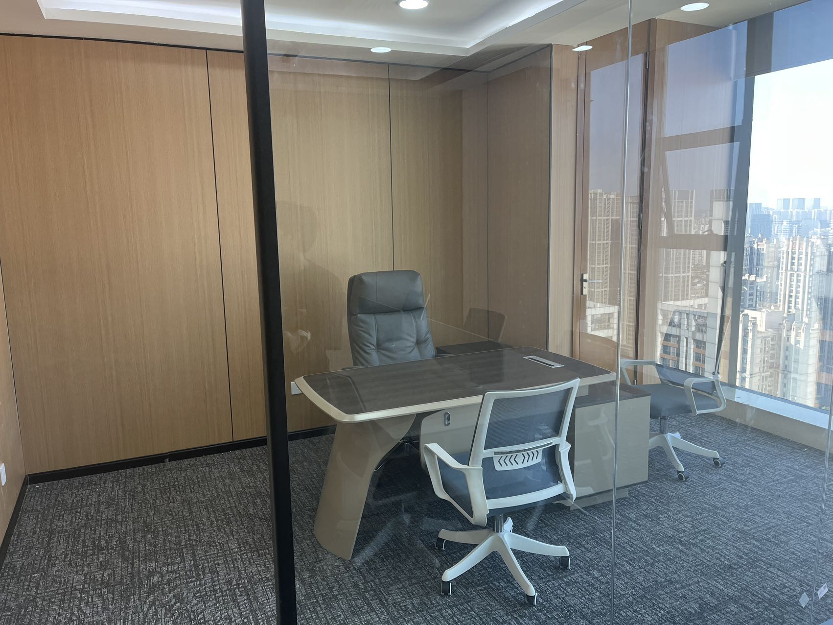 成华区建设北路精选小户型 套租含物业 2隔间12工位 高区视野巴适 拎包入住带前台 钻石广场办公室出租