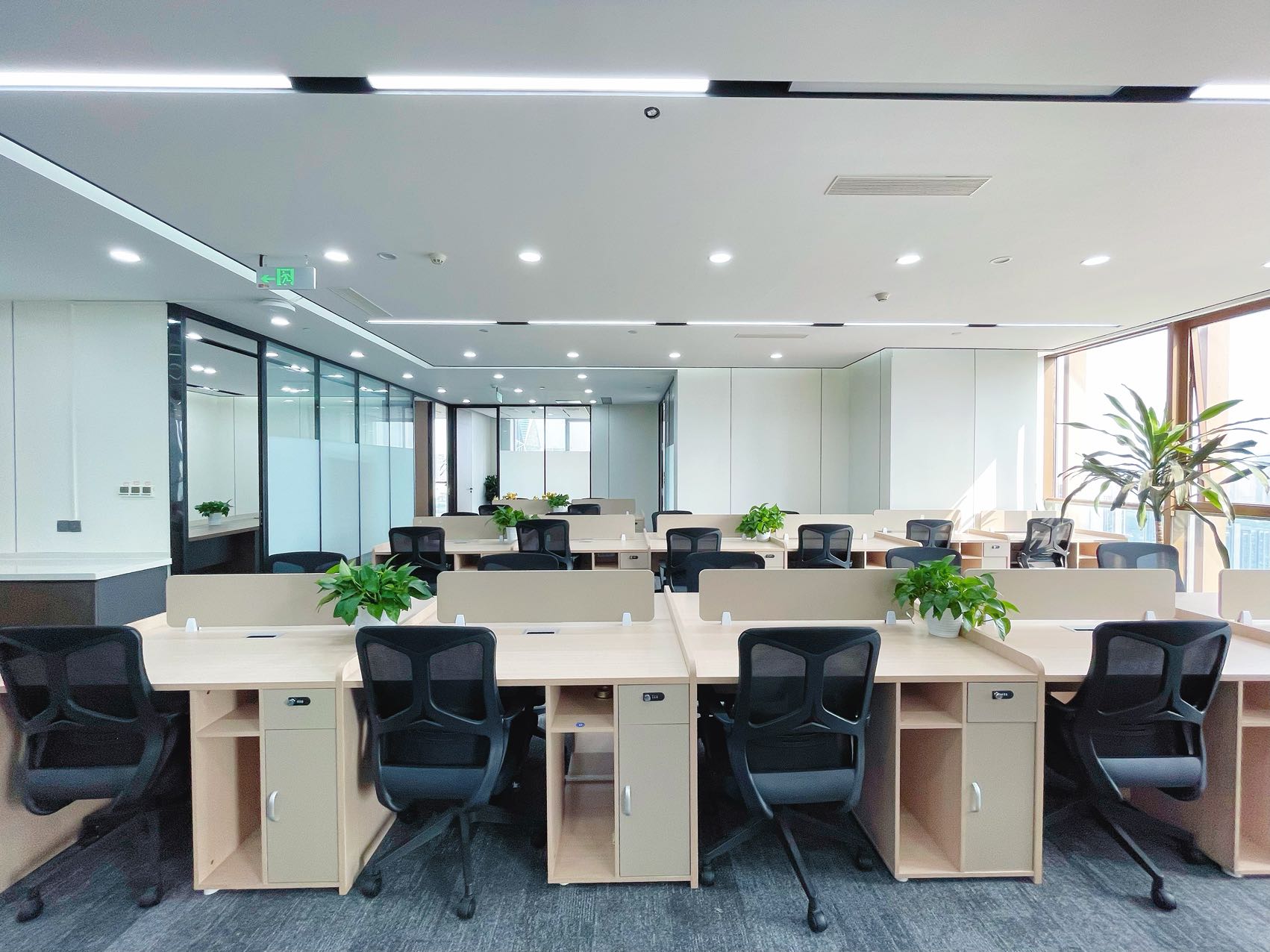 世纪城地铁口甲级楼盘 340平 6隔间26工位带茶水间 双面采光 高区视野巴适 东南朝向 东方希望天祥办公室出租