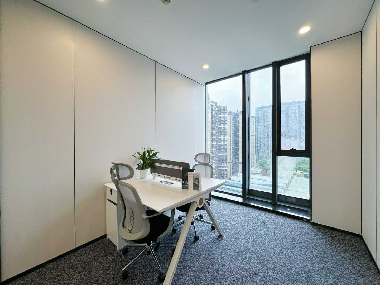 高新区5号线市一医院地铁口 商场配套 交通方便 152平方 3隔间15工位 通山下水 全新打造 仁和春天国际办公室出租