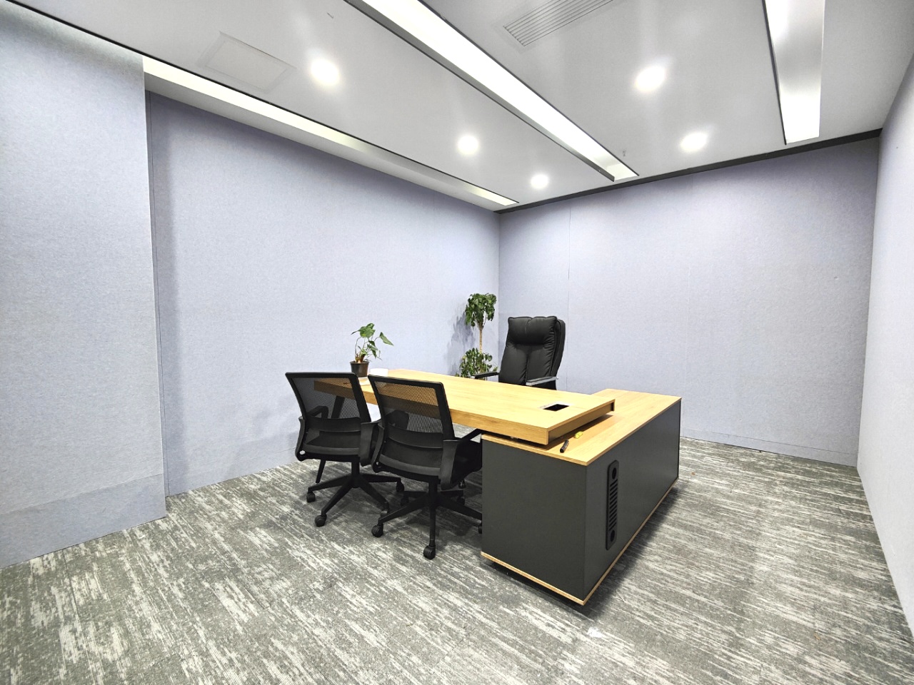 5号线骑龙地铁几百米 高区落地窗 视野巴适 按套出租3隔间18工位 带家具 24小时空调 美行中心办公室出租