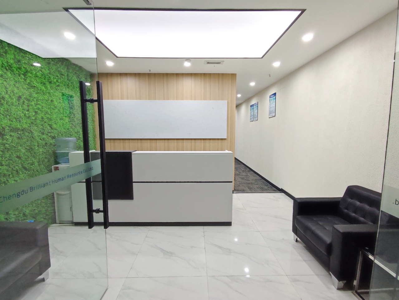 含物业 高新区新世纪环球中心精装小面积办公室 户型方正