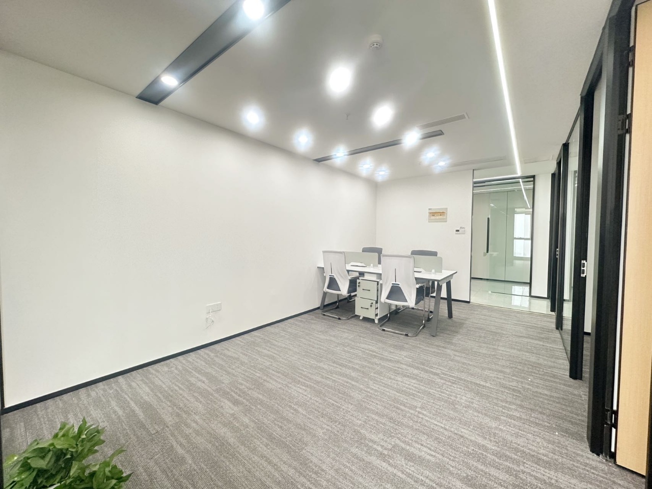 天府广场甲级楼宇 157平 4隔间8工位 办公室视野巴适 小户型精选  茂业天地办公室出租