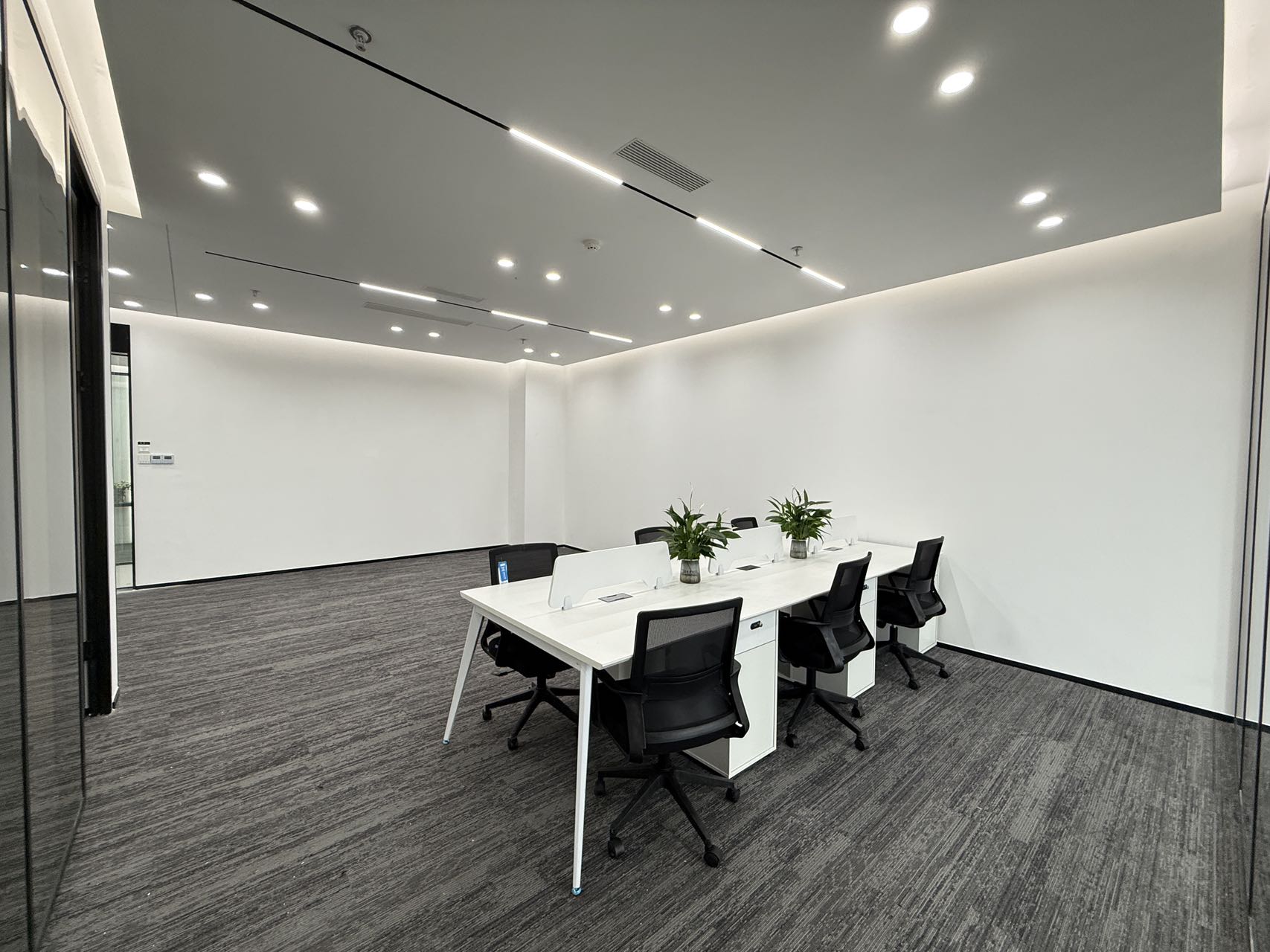 天府五街园区办公 办公氛围巴适 按套出租 3隔间12工位 带前台 报价含物业费 软件园写字楼出租