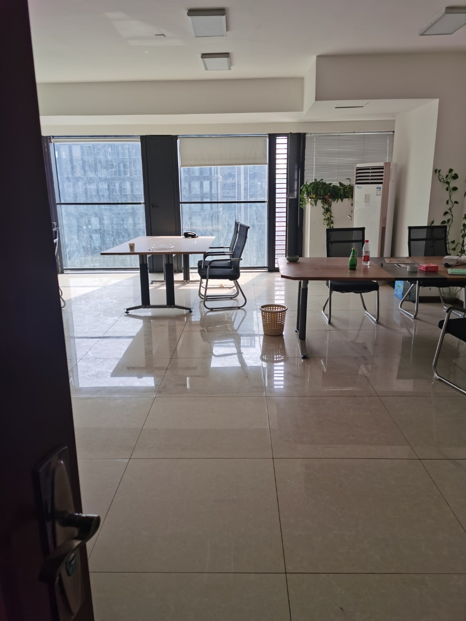 高新区天府三街大源国际精装75平小面积大开间办公室 户型方正 采光非常好