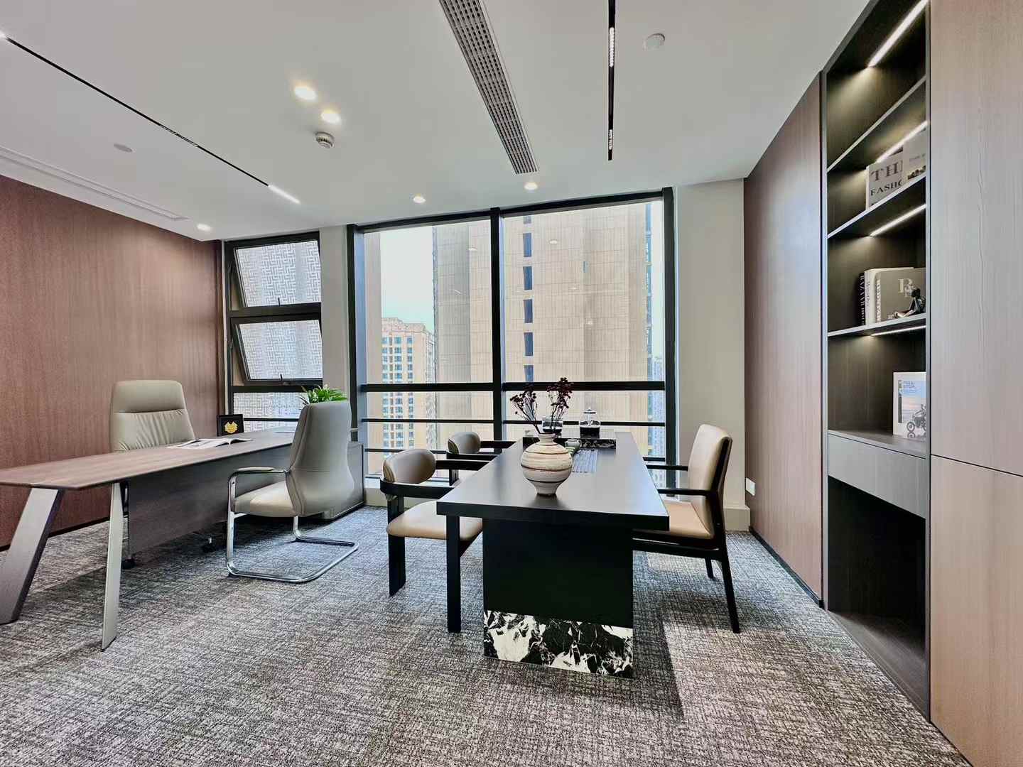 天府二街精选户型 4隔间20工位有接待休息区电梯口 视野巴适 带家具 蜀都中心办公室出租