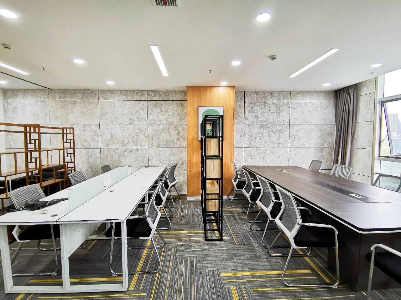 青羊区5号线青羊宫地铁口 120平小面积 3隔间18工位 上下班交通方便  户型方正 浣花香大厦办公室出租