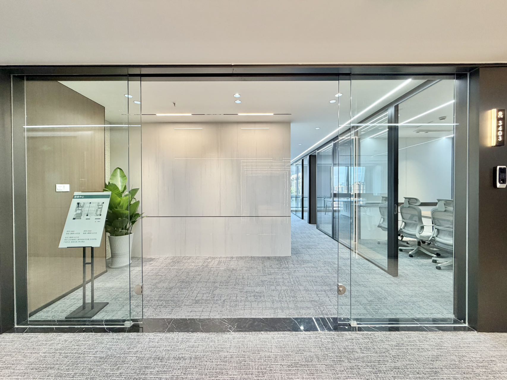 锦江区攀成钢区域 按套出租 3隔间15工位 可24小时空调 带共享配套  报价含税含物业费 摩根中心办公室出租