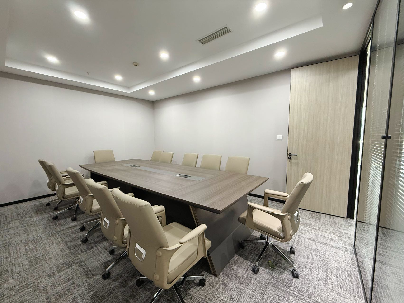 世纪城超甲楼盘 439平 6隔间36工位 视野巴适 采光面大 看天府大道 地铁口户型 棕榈泉国际中心办公室出租