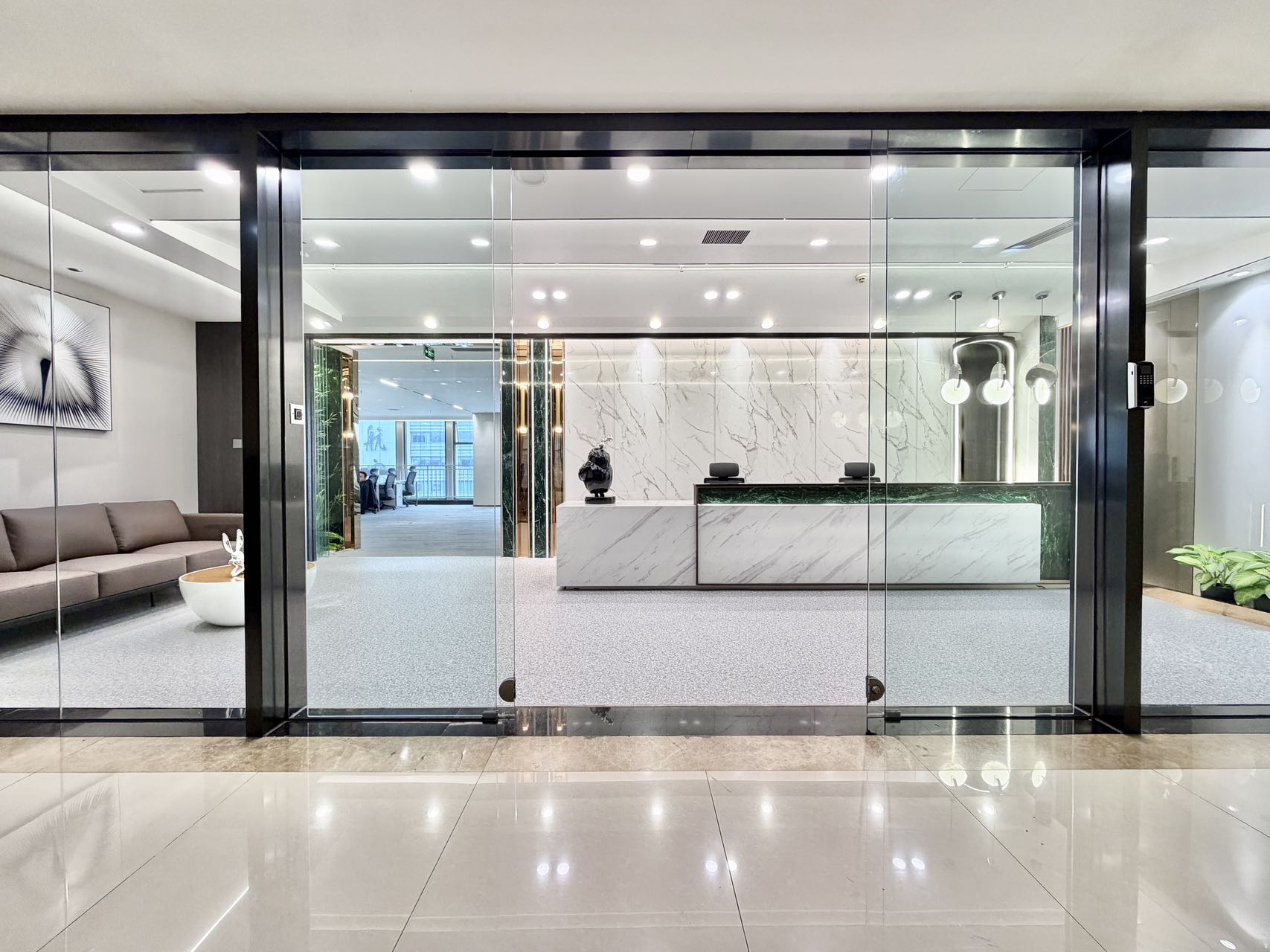 桐梓林甲级写大面积 9隔间50工位带接待区休闲区 采光面大 带家具 新希望大厦办办公室出租